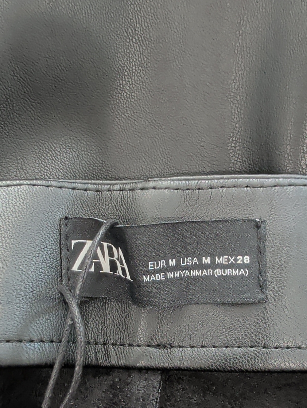 New ZARA Mid Rise Side Zipper Flat Front Black Faux Leather Cargo Leggings M - Picture 13 of 16
